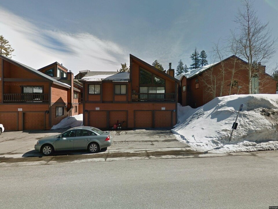 87 Lakeview Blvd, Unit D in Mammoth Lakes, CA - Building Photo