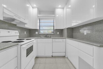 200 Jacaranda Country Club Dr in Plantation, FL - Building Photo - Building Photo