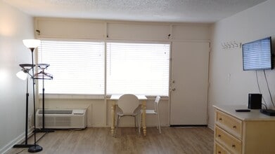 2506 S Ocean Blvd, Unit 3 in Myrtle Beach, SC - Foto de edificio - Building Photo