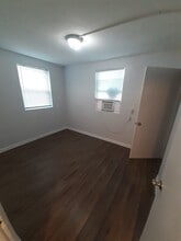 610 W 18th St, Unit 3 in Jacksonville, FL - Foto de edificio - Building Photo