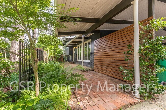 property at 2026 N Akin Dr NE