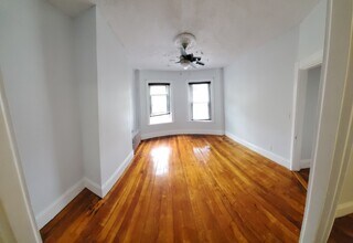 82 Rockland St, Unit 2 in Boston, MA - Foto de edificio - Building Photo