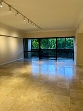 10445 Wilshire Blvd, Unit 305 in Los Angeles, CA - Foto de edificio - Building Photo