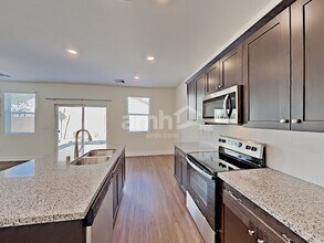 5873 Petronius St in Las Vegas, NV - Building Photo - Building Photo