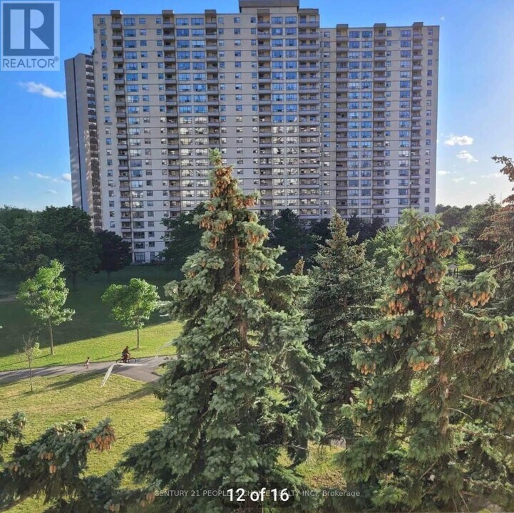 340 Dixon Rd in Toronto, ON - Building Photo
