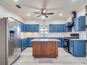 7933 Wheel Rim Cir in Austin, TX - Building Photo - Building Photo