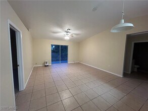 5212-5214 30th St SW in Lehigh Acres, FL - Foto de edificio - Building Photo