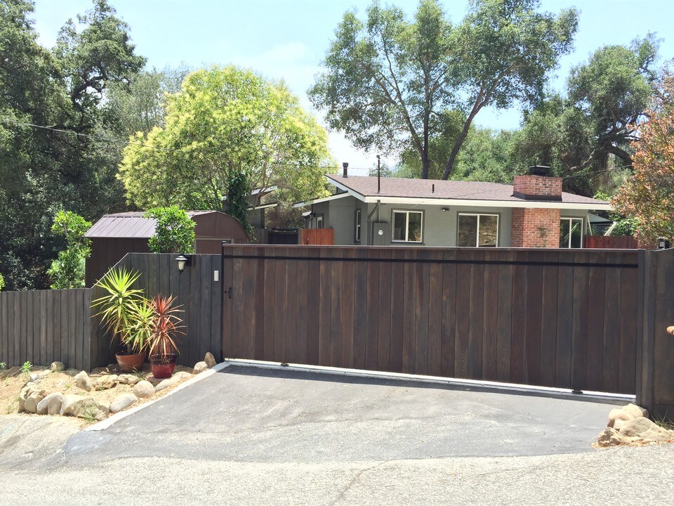 21620 Circle Trl in Topanga, CA - Building Photo