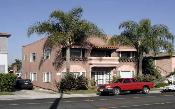 4445 E 4th St in Long Beach, CA - Foto de edificio