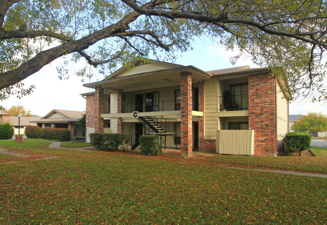 Meadows Condominiums in Austin, TX - Building Photo - Building Photo