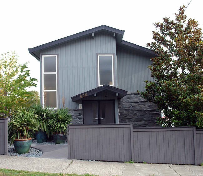 636 W Nickerson St in Seattle, WA - Foto de edificio - Building Photo