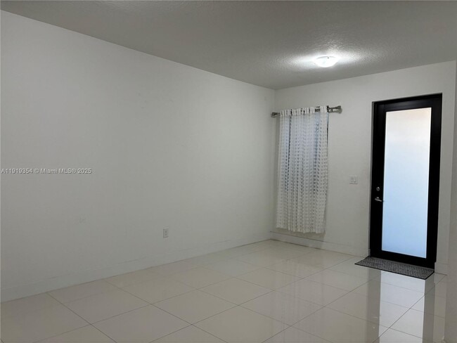 455 SW 91st Ave in Miami, FL - Building Photo - Building Photo