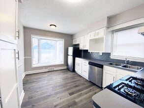 877 Englewood Rd in Cleveland Heights, OH - Building Photo - Building Photo