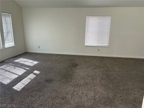 5608 Red Bluff Dr in Las Vegas, NV - Building Photo - Building Photo