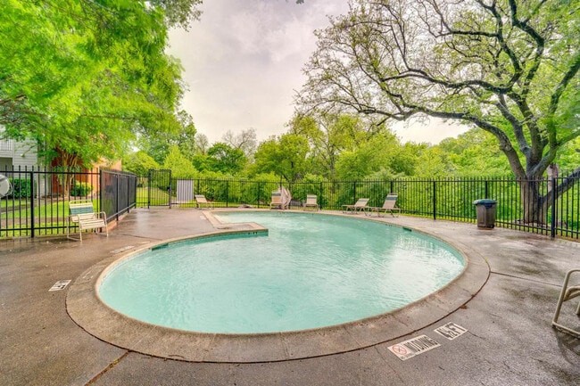 6900 Skillman St in Dallas, TX - Building Photo - Building Photo