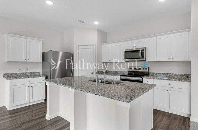 1058 Large Poppy Dr in La Vergne, TN - Building Photo - Building Photo