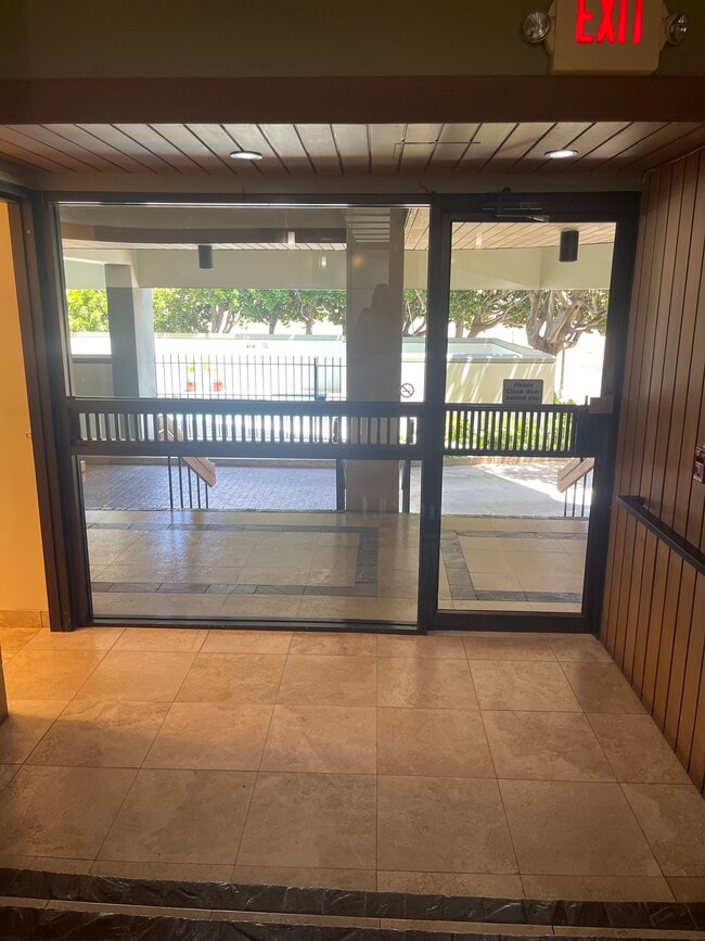 2600 Pualani Way, Unit Diamond Head Vista in Honolulu, HI - Building Photo - Building Photo