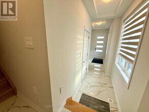 1285 Nat'l Vly Dr in Mississauga, ON - Building Photo - Building Photo