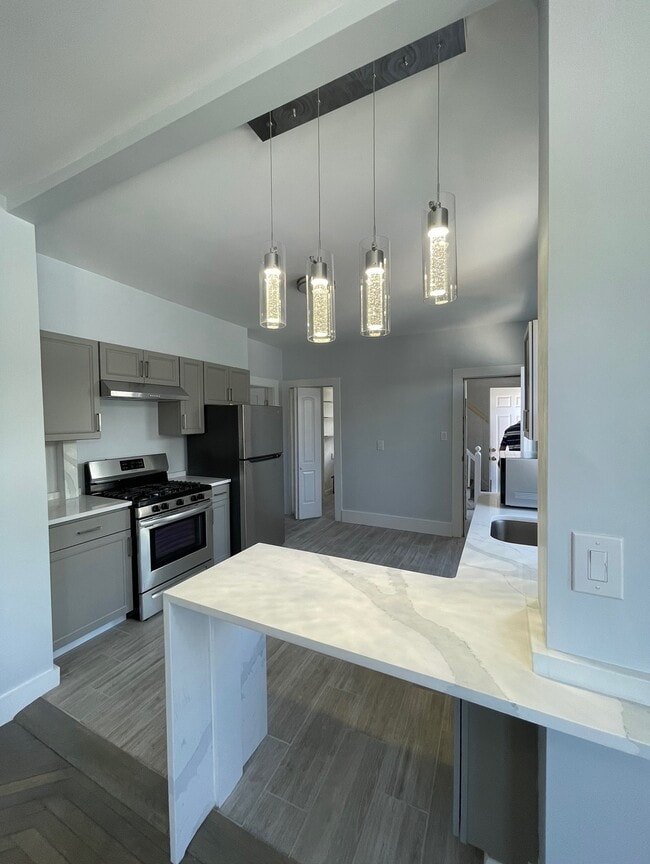 61 Winthrop Ave, Unit Room for Rent - Revere MA in Revere, MA - Building Photo - Building Photo
