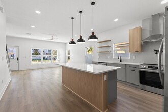 2525 13th Ave N in St. Petersburg, FL - Foto de edificio - Building Photo