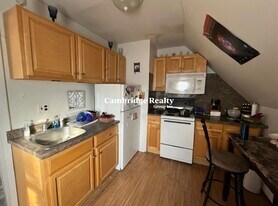 45 Gardena St, Unit 3M in Boston, MA - Building Photo