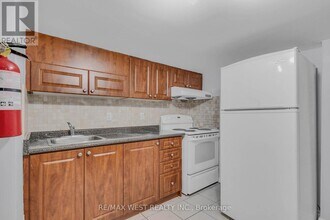 93 Hullrick Dr in Toronto, ON - Building Photo - Building Photo