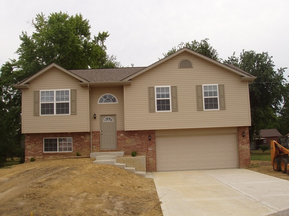 159 W Division St, Unit 159 W. Division in Maryville, IL - Building Photo