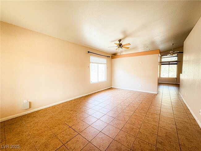 9436 Lake Creek St in Las Vegas, NV - Building Photo - Building Photo