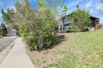 2904 S Reading Ct in Denver, CO - Building Photo - Building Photo