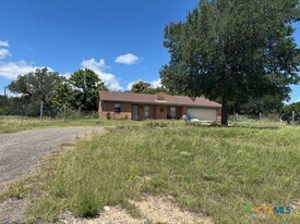 6186 Farm to Market 1715 in Lampasas, TX - Building Photo