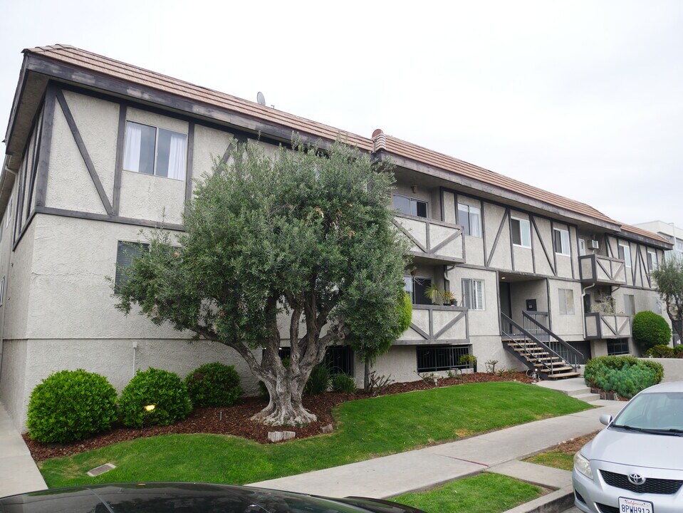 1914 Corinth Ave, Unit 104 in Los Angeles, CA - Building Photo