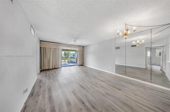 257 S Cypress Rd in Pompano Beach, FL - Building Photo - Building Photo