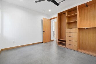 6004 Lindley Ave, Unit 6002 in Encino, CA - Foto de edificio - Building Photo