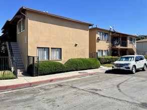 302-302 1/2 N Bush St in Anaheim, CA - Building Photo - Building Photo