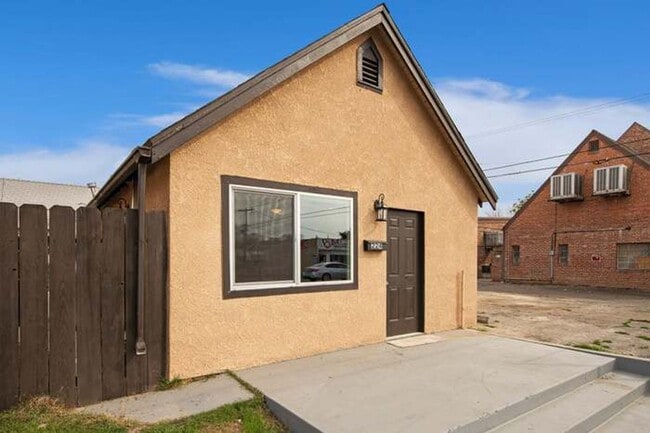 property at 224 N Maple Ave