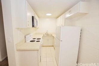 1120 Hassinger St in Honolulu, HI - Building Photo - Building Photo