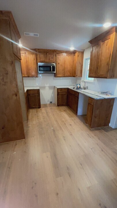 904 Kingston Rd in Greenville, TX - Building Photo