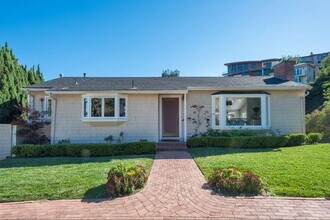 7120 Pacific View Dr in Los Angeles, CA - Building Photo - Building Photo