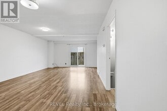 8136 Coventry Rd in Niagara Falls, ON - Building Photo - Building Photo