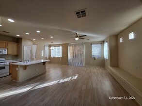 9121 Spumante Ave in Las Vegas, NV - Building Photo - Building Photo