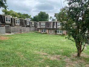 3000 Hillsboro Pike in Nashville, TN - Foto de edificio - Building Photo