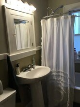 3215 33rd Ave S, Unit Lower Duplex in Minneapolis, MN - Foto de edificio - Building Photo