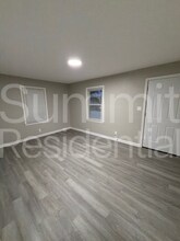 3031 Linwood Ave in Louisville, KY - Foto de edificio - Building Photo