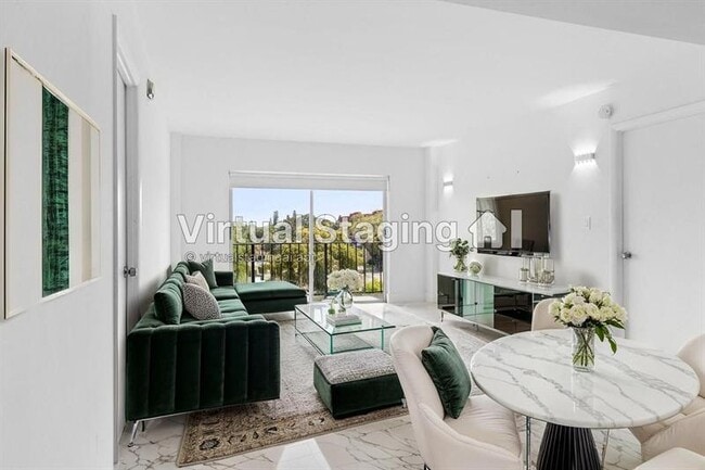 4164 Inverrary Dr in Lauderhill, FL - Foto de edificio - Building Photo