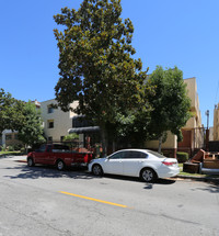 620 N Louise St in Glendale, CA - Foto de edificio - Building Photo