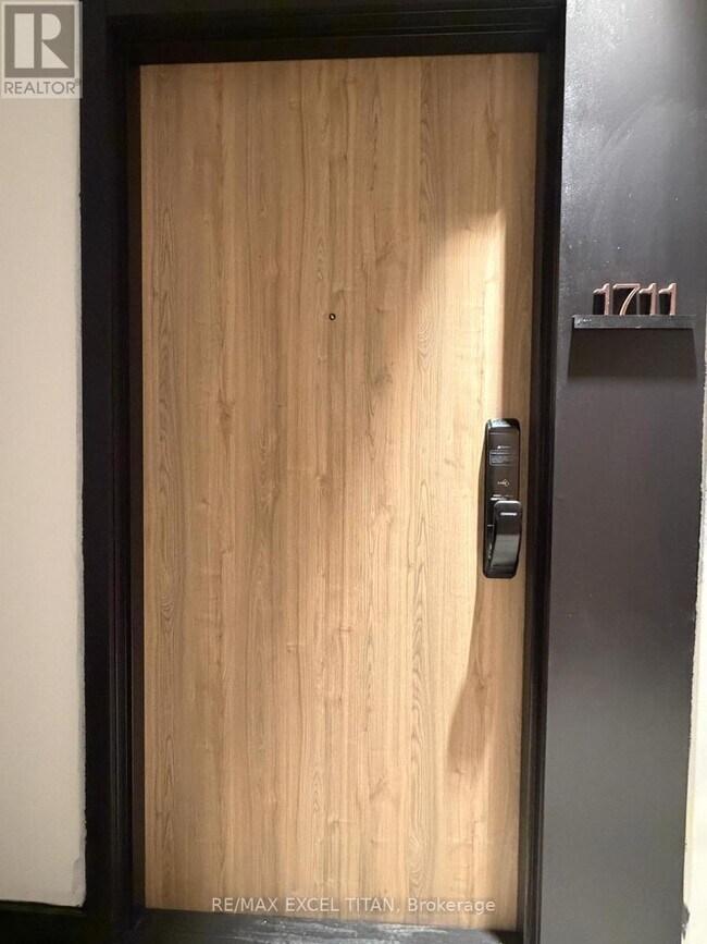 1 Fairview Rd E in Mississauga, ON - Building Photo - Building Photo