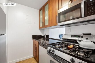 301 E 79th St in New York, NY - Building Photo - Building Photo