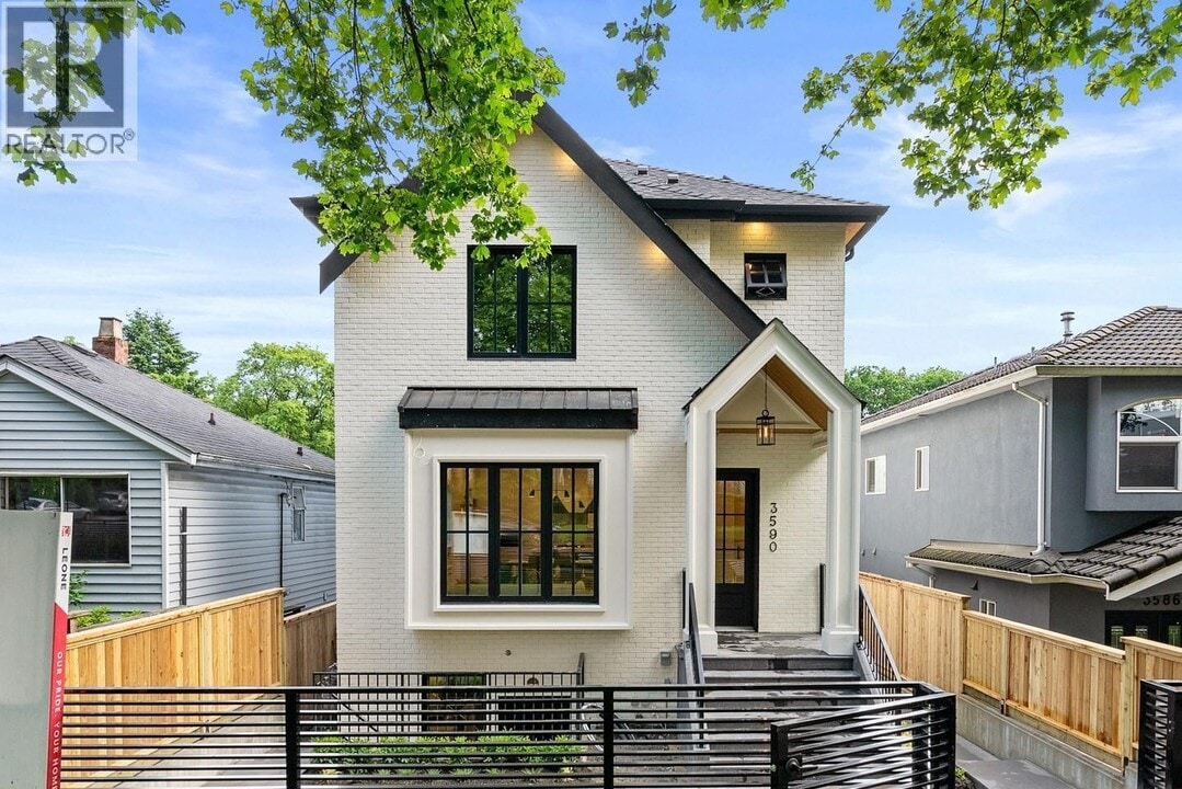 3588 E Pender St in Vancouver, BC - Building Photo