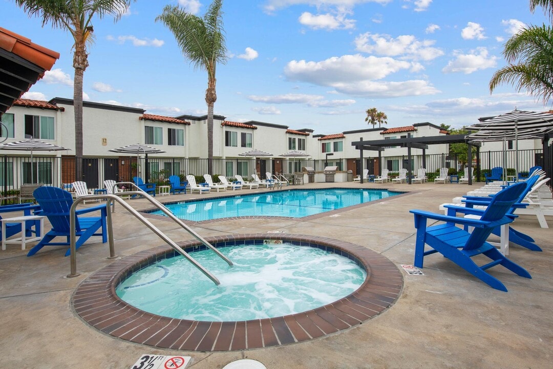 Huntington Vista in Huntington Beach, CA - Foto de edificio
