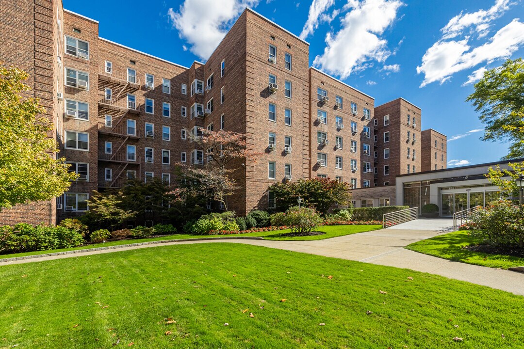The Balfour in Forest Hills, NY - Foto de edificio